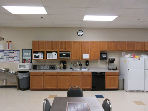 In the News Inc. Industrial Manuf. Flex Building: 8517 Sunstate St, Tampa, FL 33634